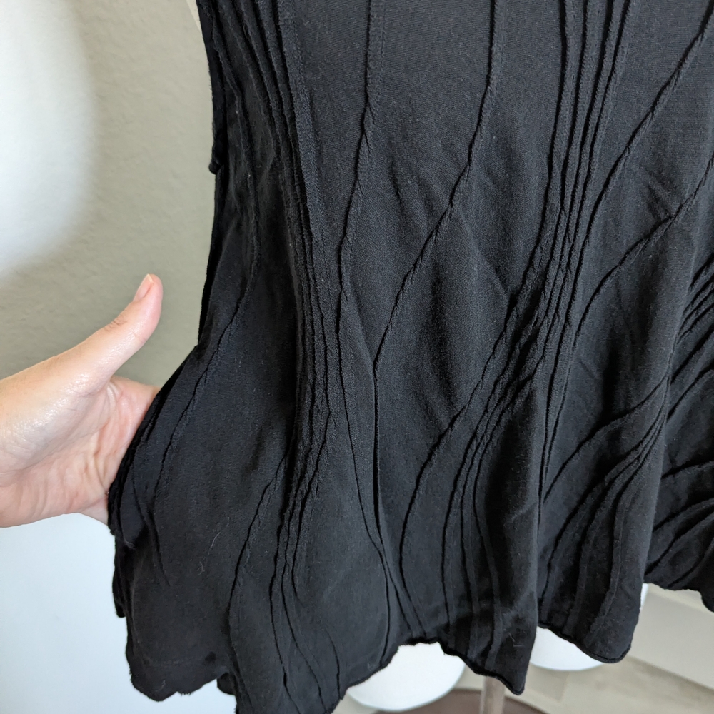 Black Pleated Sleeveless Tank Top - Picture 3 of 8